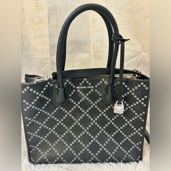 Black stud diamond Michael Kors handbag - Picture 2 of 2